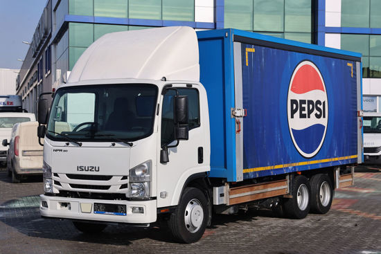 2021 MODEL ISUZU NPR 3D 10 TEKER KAYAR PERDELİ MEŞRUBAT KASALI KAMYON