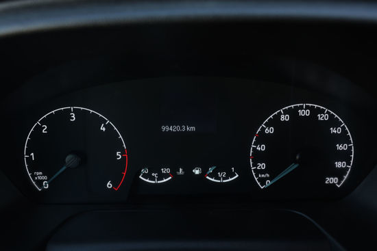 2023 MODEL TRANSİT CUSTOM KOMBİ VAN 320 S 5+1 TREND 130 Hp A/C