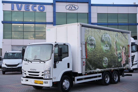 2024 MODEL NPR 3D ÇİFT YÖN KAYAR PERDELİ MEŞRUBAT KASALI LİFLİ KAMYON