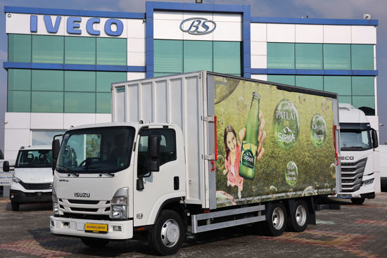 2024 MODEL NPR 3D ÇİFT YÖN KAYAR PERDELİ MEŞRUBAT KASALI LİFLİ KAMYON