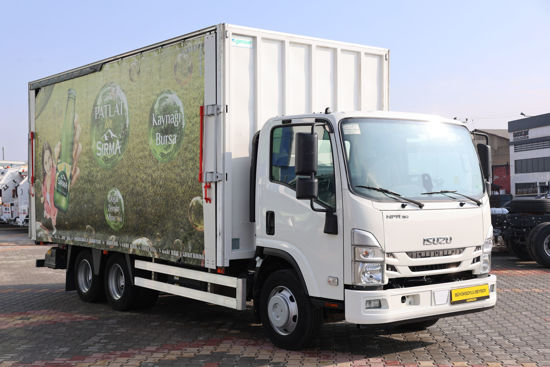 2024 MODEL NPR 3D ÇİFT YÖN KAYAR PERDELİ MEŞRUBAT KASALI LİFLİ KAMYON