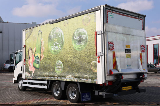 2024 MODEL NPR 3D ÇİFT YÖN KAYAR PERDELİ MEŞRUBAT KASALI LİFLİ KAMYON