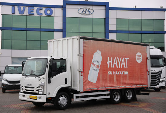 2024 MODEL NPR 3D ÇİFT YÖN KAYAR PERDELİ MEŞRUBAT KASALI LİFLİ KAMYON