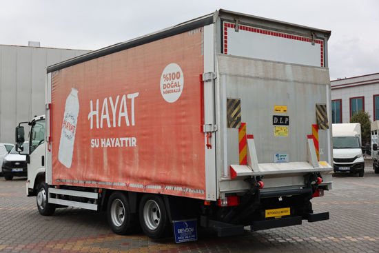 2024 MODEL NPR 3D ÇİFT YÖN KAYAR PERDELİ MEŞRUBAT KASALI LİFLİ KAMYON