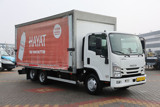 2024 MODEL NPR 3D ÇİFT YÖN KAYAR PERDELİ MEŞRUBAT KASALI LİFLİ KAMYON