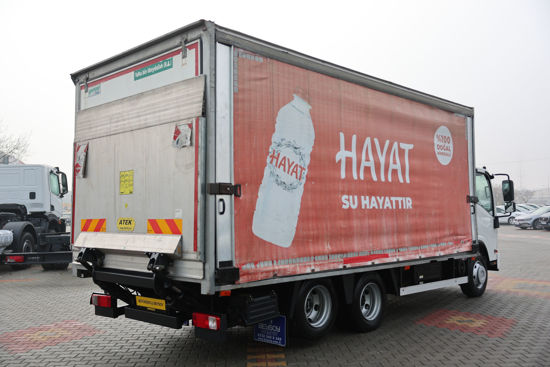 2024 MODEL NPR 3D ÇİFT YÖN KAYAR PERDELİ MEŞRUBAT KASALI LİFLİ KAMYON