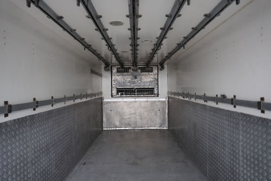 KAPALI FRİGORİFİK POLYESTER ET KANCALI TERMOKİNG KASA