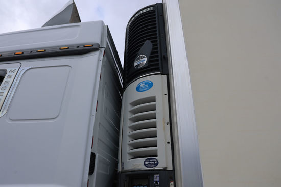 KAPALI FRİGORİFİK POLYESTER ET KANCALI TERMOKİNG KASA