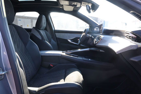 2025 MODEL PEGEUOT 3008 GT 1.2 HYBRID 145 Hp