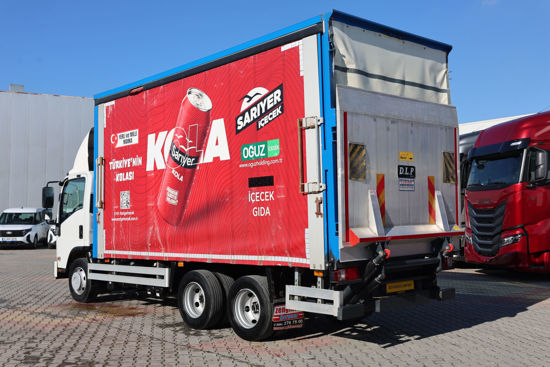 2025 MODEL NPR 3D ÇİFT YÖN KAYAR PERDELİ MEŞRUBAT KASALI LİFLİ KAMYON