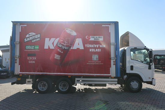 2025 MODEL NPR 3D ÇİFT YÖN KAYAR PERDELİ MEŞRUBAT KASALI LİFLİ KAMYON