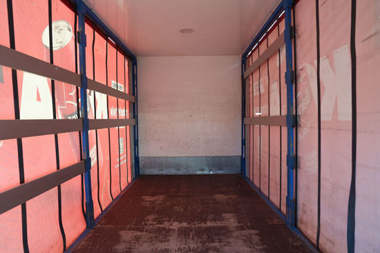 2025 MODEL NPR 3D ÇİFT YÖN KAYAR PERDELİ MEŞRUBAT KASALI LİFLİ KAMYON