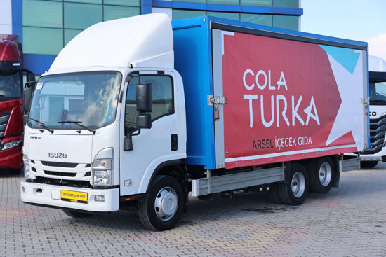 2025 MODEL NPR 3D ÇİFT YÖN KAYAR PERDELİ  MEŞRUBAT KASALI KAMYON