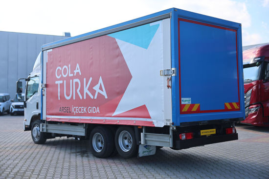 2025 MODEL NPR 3D ÇİFT YÖN KAYAR PERDELİ  MEŞRUBAT KASALI KAMYON