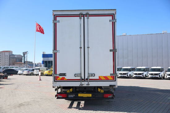 2025 MODEL IVECO EURO CARGO 160 E 32 KAYAR PERDELİ BRANDALI KAPALI KASA YATAKLI KAMYON