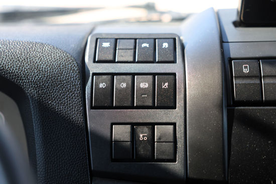 2025 MODEL IVECO EURO CARGO 160 E 32 KAYAR PERDELİ BRANDALI KAPALI KASA YATAKLI KAMYON