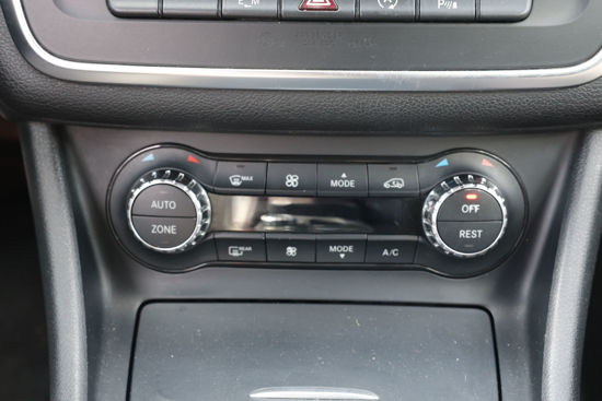 2015﻿ MODEL MERCEDES-BENZ CLA 180 1.5 CDI AMG