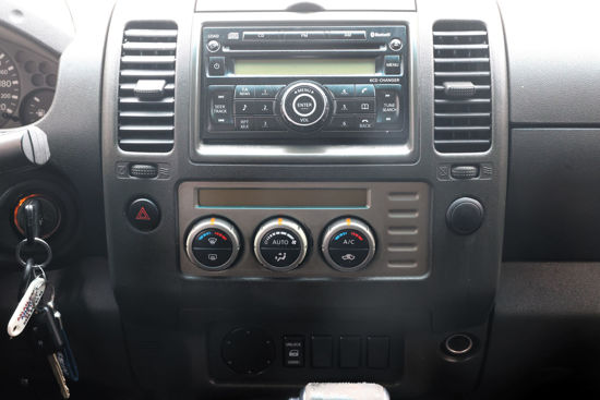 2010 MODEL NISSAN NAVARA 2.5 SE 4X2