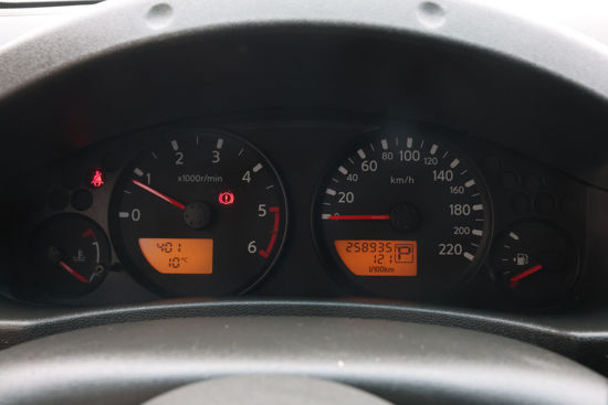 2010 MODEL NISSAN NAVARA 2.5 SE 4X2