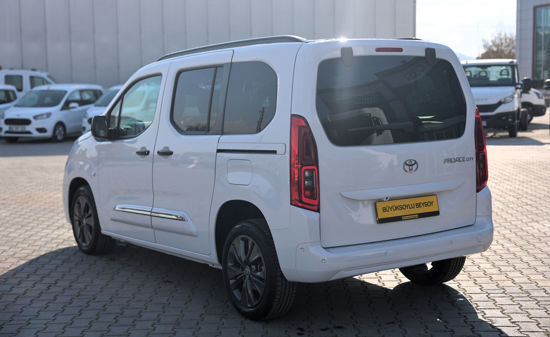 2025 MODEL TOYOTA PROACE CITY 1.5D PASSION X-PACK 130 Hp