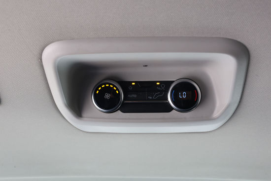 2025 MODEL FORD TOURNEO CUSTOM 2.0 ECOBLUE 320 L 8+1  TİTANİUM PLUS 170 Hp (OTOMOBİL RUHSATLI)