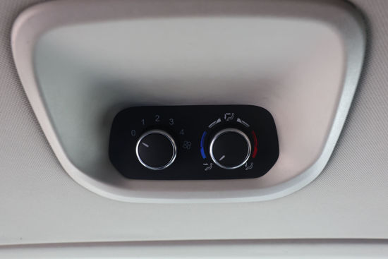 2022 MODEL FORD TOURNEO CUSTOM 2.0 ECOBLUE 320 L  8+1 TİTANİUM 170 Hp A/T (OTOMOBİL RUHSATLI)