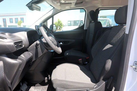 2026 MODEL OPEL COMBO ESSENTIAL 1.5 D 130 Hp A/T